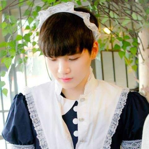 ผมชื่อชูก้าครับ แร็ปเมาแร็ปมั่วนั้นคือผม ความหล่อผมมีเท่าความขาวเลยนะครับ เมนทอสสักเม็ดมั้ยครับ ^^v i love you 사랑해요.