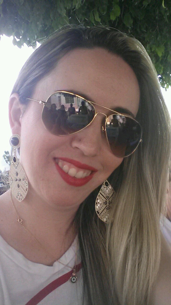 apolonia_lyly@yahoo.com.br