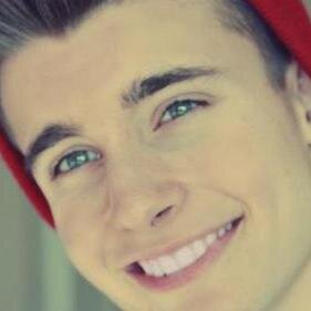 weekly1chris's profile picture. 