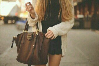 Somos chicas no putas aunque eso no diga que no podamos follar. Hacemos el amor o follamos?. Cariñosa o capulla? Elige.
