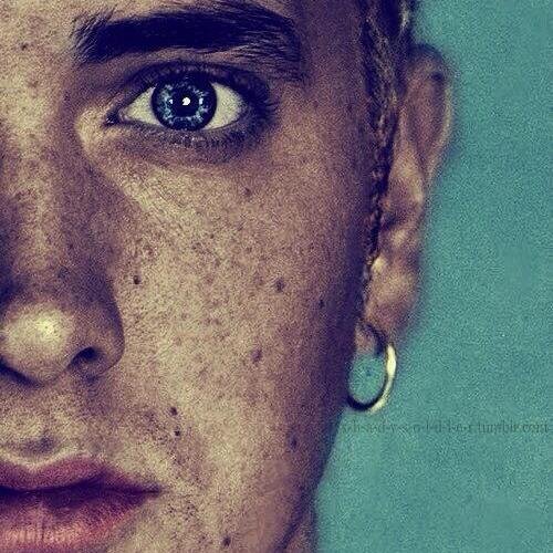 listentorocker's profile picture. Follow me and follow u back :D   ▲