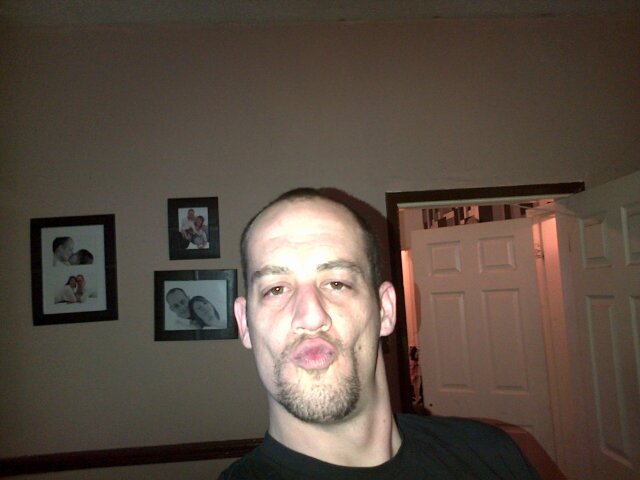 leon3381's profile picture. Mad about music :-)