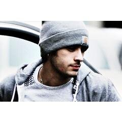 «when your hand finds the hand it was meant to hold, don’t let go.»