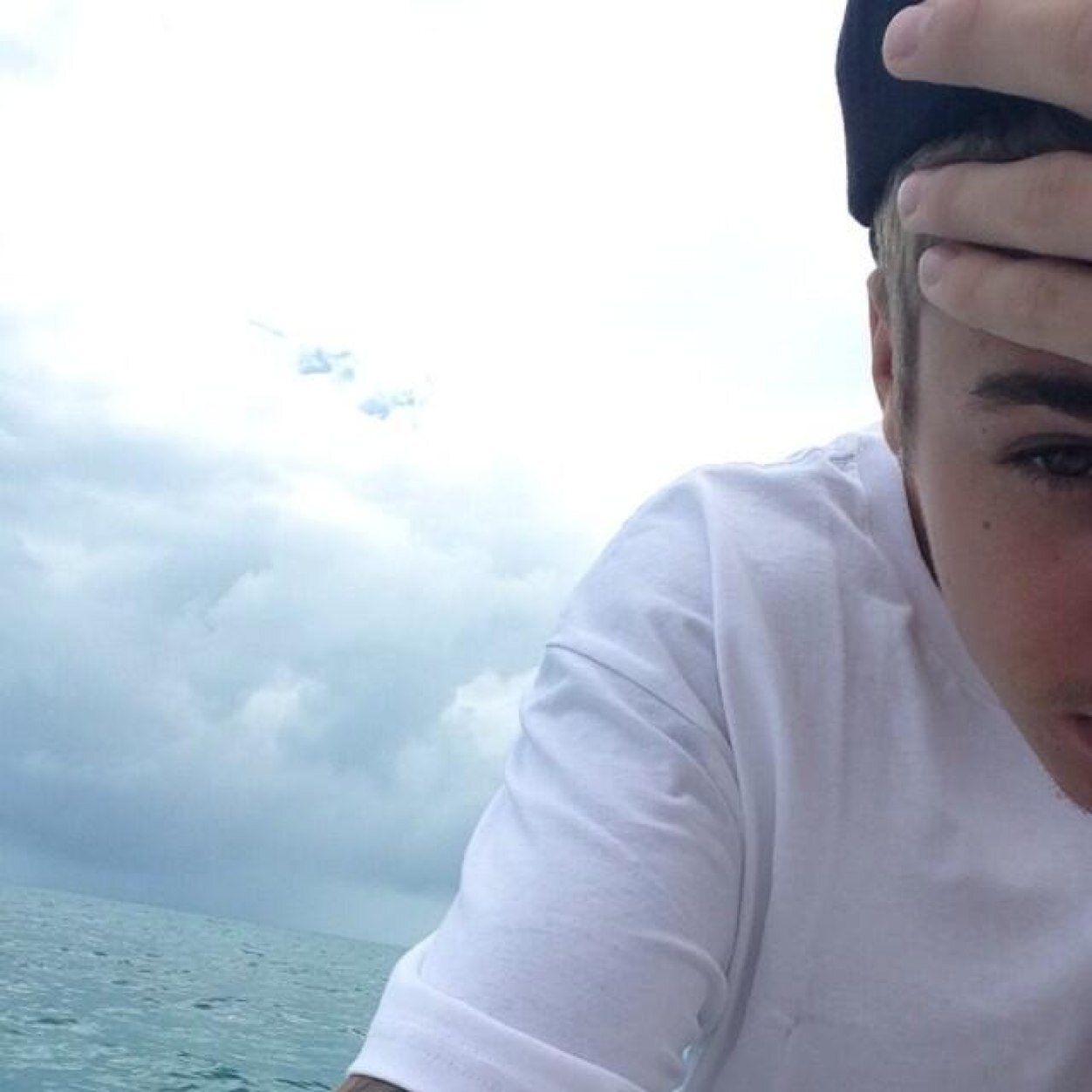 asijkalskam's profile picture. your word is a lamp for my feet, a light on my path ♛