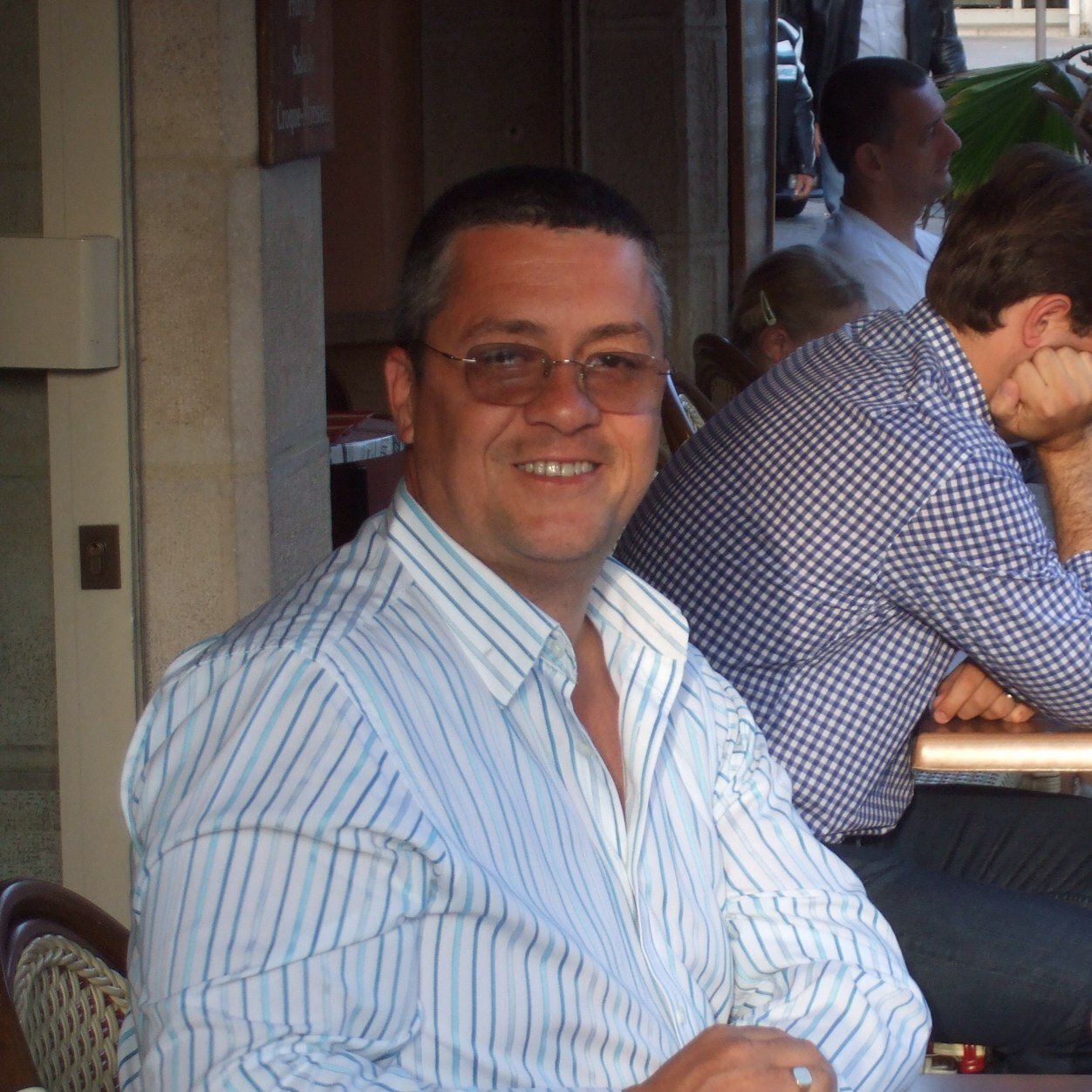 Robinmaulik's profile picture. Love many, trust few, always paddle your own canoe............

Views are my own and often daft.