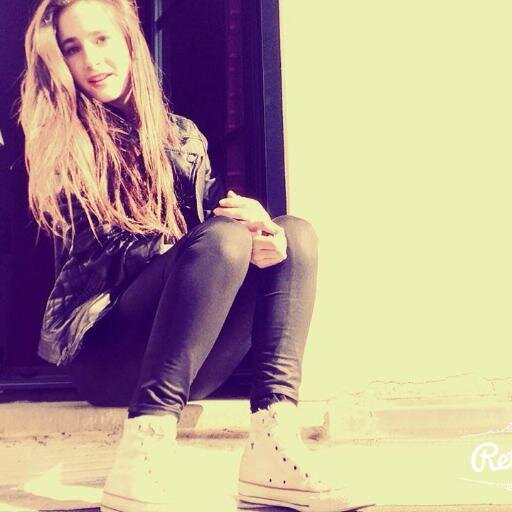 Ma meilleure amie la plus importante a mes yeux y'a  pas mieux quelle L.O.V.E.E.E333