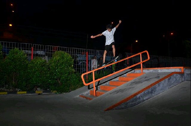 YOUNG . SKATE . ELEGANT.ENG . #$YOBNIGIHC .