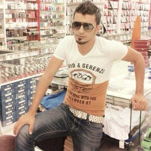 معمر زيد محافظة اب اليمنيه 
مثيلي وليس شاذ