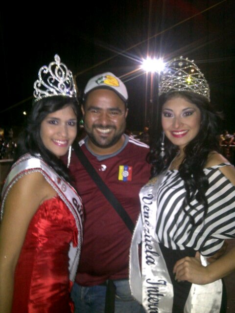 Estilista q se inspira en la perfección de cada rostro, Participé en: #VenezuelaSeVisteDeModa , #ReinadeReinas, #ShowdeDivas,  #MissVenezuela2000-2007