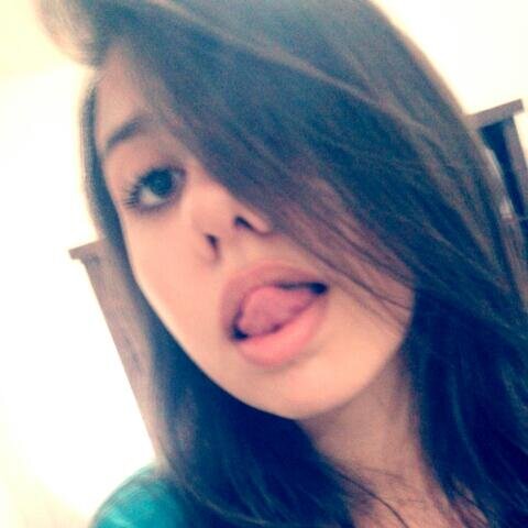 Tenho você pra me dar forças quando os dias são fudidos' , tenho o maior carinho por você minha pequena Te amo  ♥♥  @limmajaque_