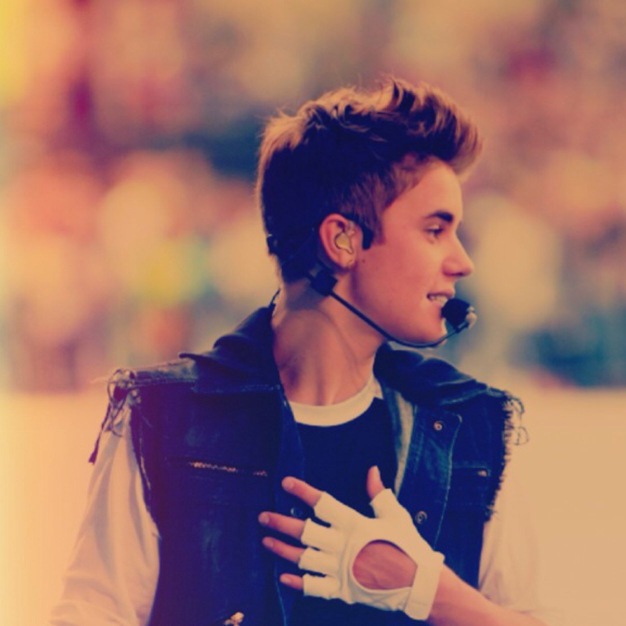 Love @justinbieber, a true Belieber & proud to be one! One day I'll meet Justin #BELIEVE #NEVERSAYNEVER. Followed by the amazing @carlyraejepsen #happy #loveher