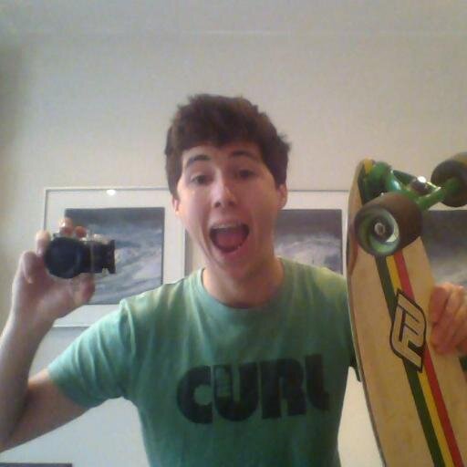 Ride is my lifestyle. Skate, surf, wakeboard, ski, breakdance... Rien de mieux que la glisse ! Surf un peu, après ca ira mieux :D ! Follow back :)