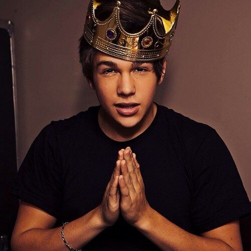 Hi, my name is Gabriela Noemi Torres Bustos but I like being told Gaby I have 15 I love Justin Bieber, One Direction and Austin Mahone are my idols and stuff.♥