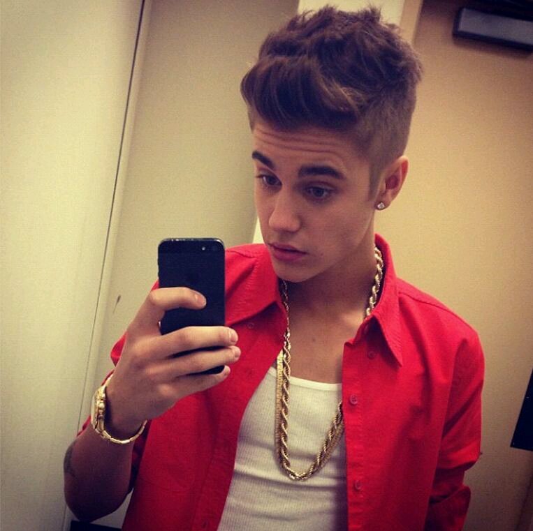 @justinbieber You are me Lifesaver, I cant live without you. LOVE YOU JUSTIN!!!