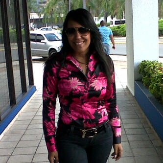 Periodista, locutora, Relacionista pública, Madre, esposa y comprometida con mi nación