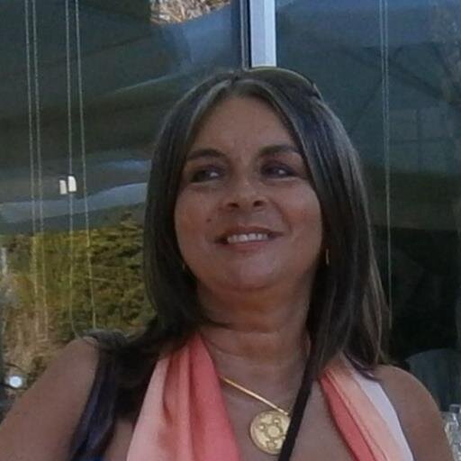 Amo a vida, a minha filha , os meus netos, os amigos de todos,  e a praia. E acredito que podemos conseguir todos os dias um mundo melhor.