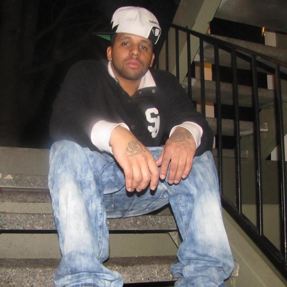 jus a young nigga out here tryna make it

Miami born---------Seattle raised
