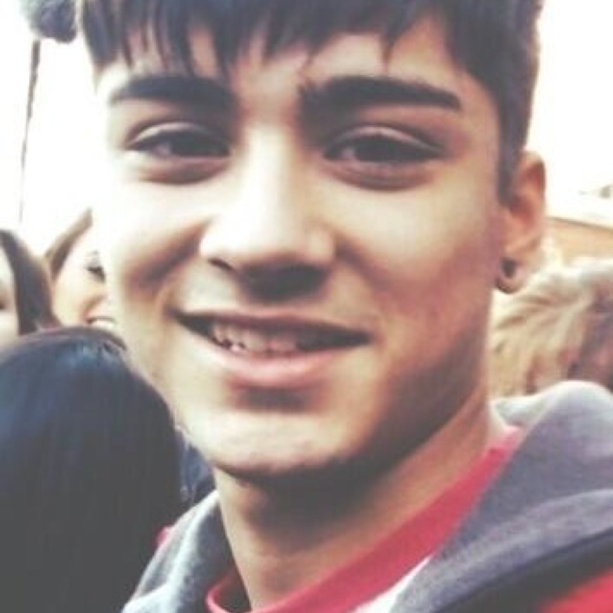 ask for a follow back on @raybanzouis
