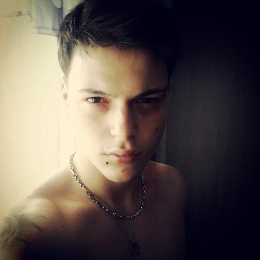 Musician,human and definitely not perfect. I 3 Christian Chavez y tambien a Samo.
