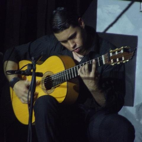 Guitarrista flamenco Venezolano. Amante del arte flamenco y de toda expresión artística hecha con el alma.