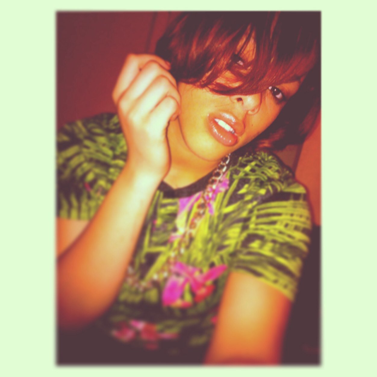 ❤ I cant even begin to tell you about me thats for you to find out , IG : xo_hisprincesss follow bae @orangeguns ❤️