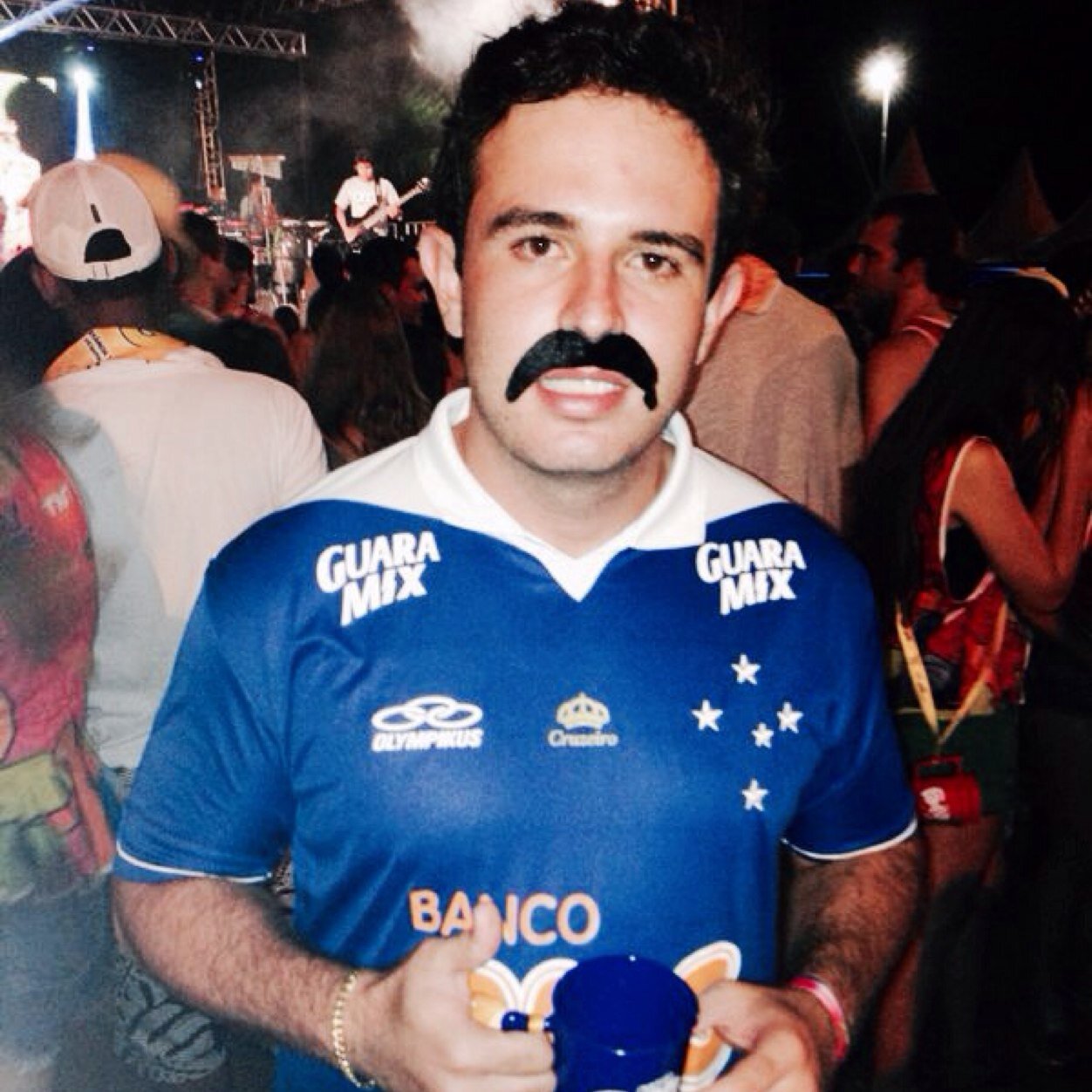 É necessário sempre acreditar que o sonho é possível
Que o céu é o limite e você, truta, é imbatível!!!