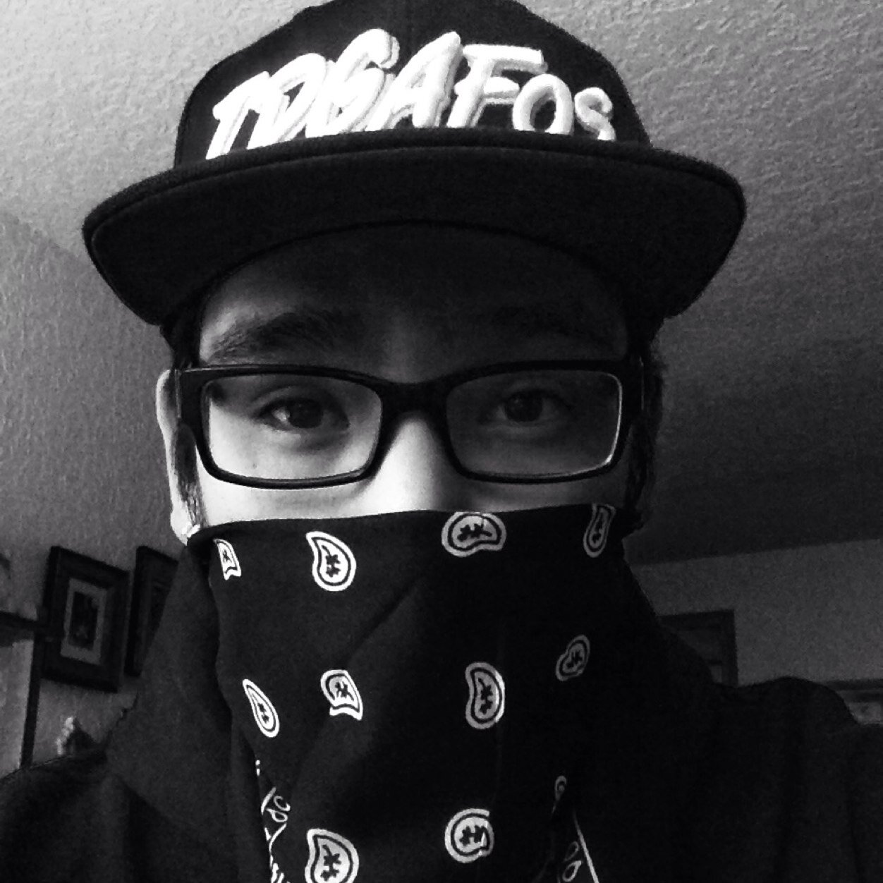 enjoyer and player of weird bass music 
mgmt: Cthacke@hotmail.com
