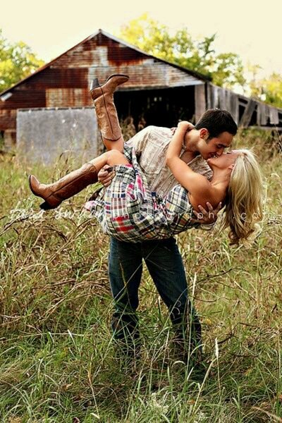 I tweet about what country girls want and more!
