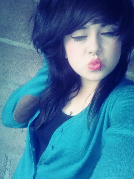 Un leon no se rinde asi como el fuego de jah no se extinge :3 *u*
