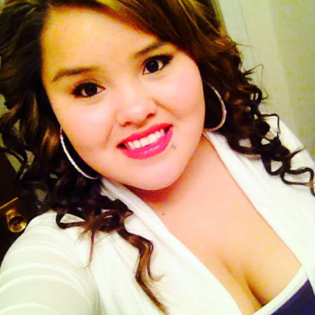Just a small town girl, living in a lonely world.