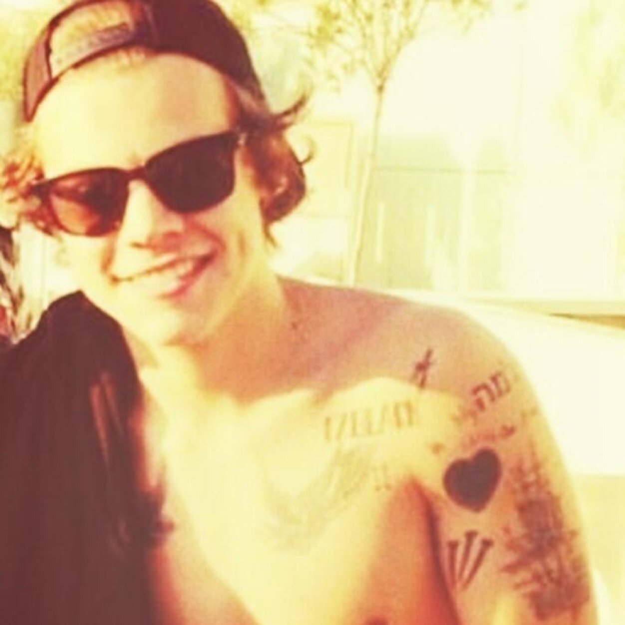 Hello harry. Im 19. Taken Straight. And i love to take long walks to the frigde. I love Noah ❤️ Melly❤️ Jacob❤️