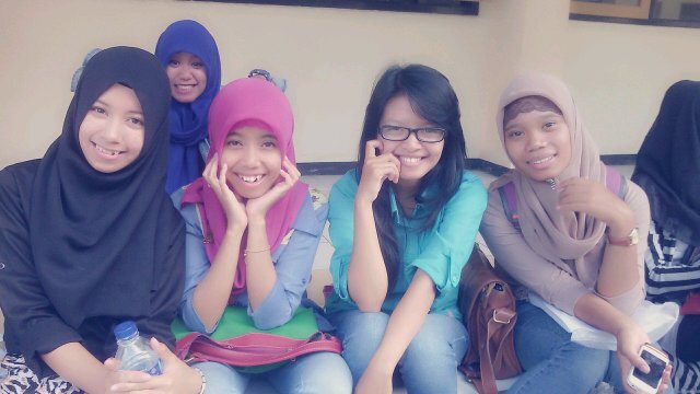 Ella_LINE id_EllaZhivanka Ardiia_FIP_University of Malang_always listening_always understanding