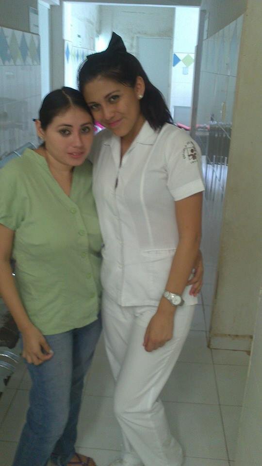 estudiante de enfermeria,actualmente realizo mis practicas en un hospital privado,me gusta ser amable,me encanta la pizza,y adoro mi profesion.