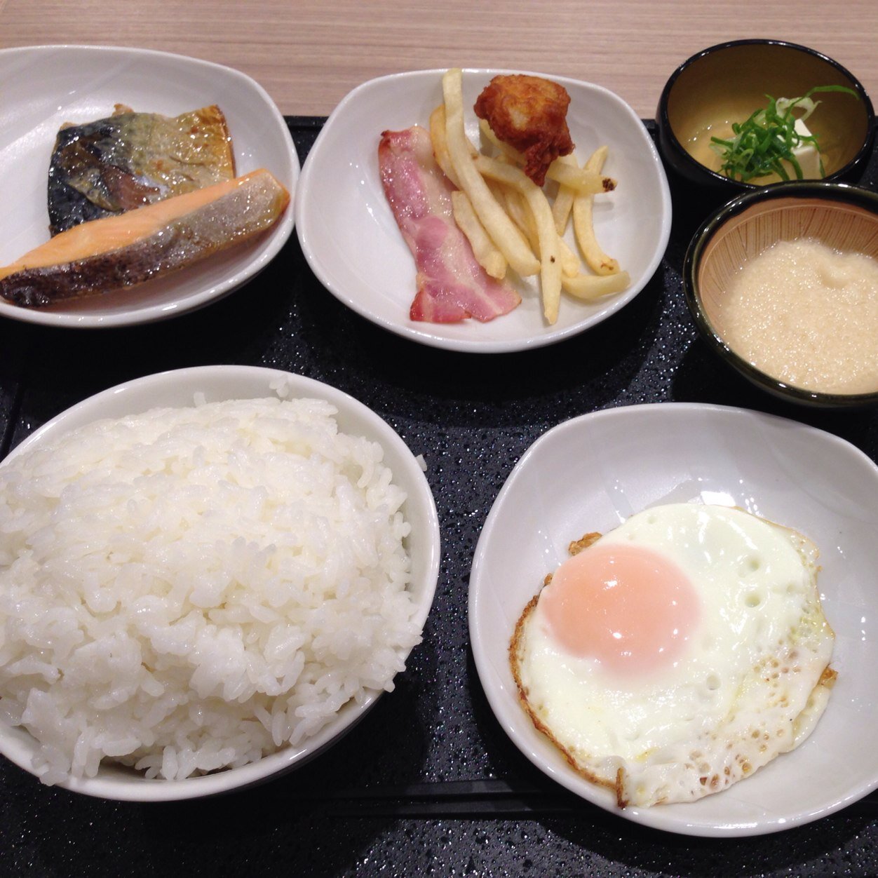 ４トントラック乗り（未婚のシングルマザー） 実際食った食べ物をツイート。 旨そうな食い物はリツイートします。 たまに食い物以外もツイートします。