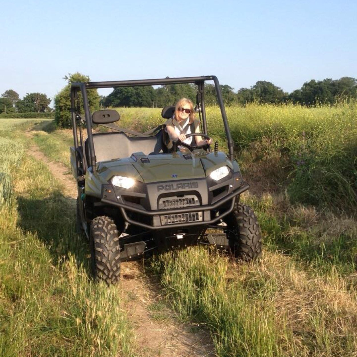 AgriWags founder.. farmers wife, photographer, blogger, fashion, news, gossip, country sports and too many photos of the dog! ..Enjoy!