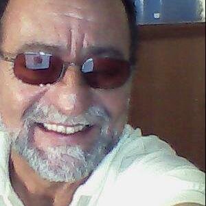Esquerdista.Apoiador das minorias e contra o neonazifascismo.
Contra a direita estúpida,reacionária.Contra religiões fundamentalistas e obscurantistas. LULA !!
