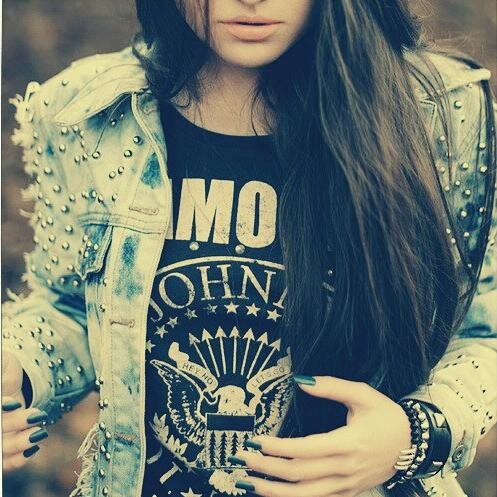 Level 16. | Triste, pero con sonrisa falsa. | Trafico con peliculas Disney | Lana Del Rey, Miley Cyrus y Beyoncé.
