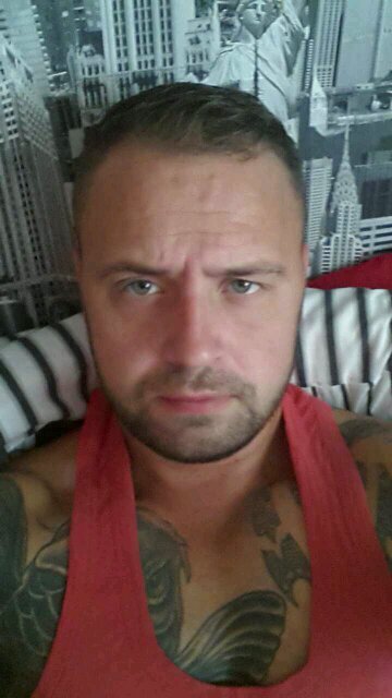 leeStanley18's profile picture. 