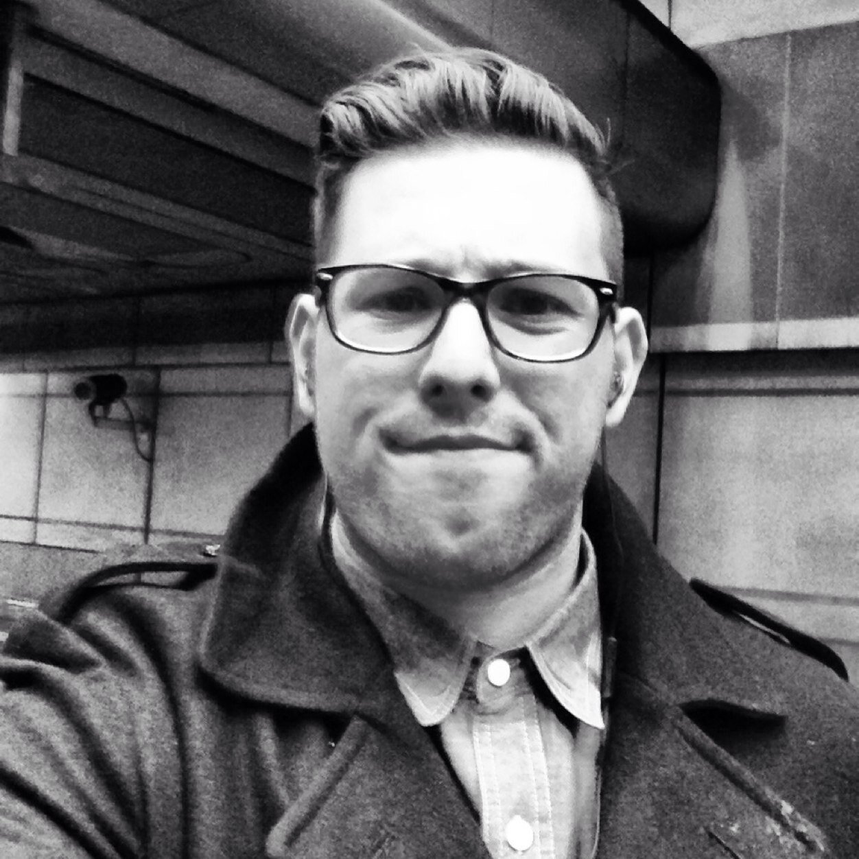 JaredsWayfarers's profile picture. Hospitality Pro/Social Media Maven, both @westbridge02139. Freelance video producer for @lastmanmedia