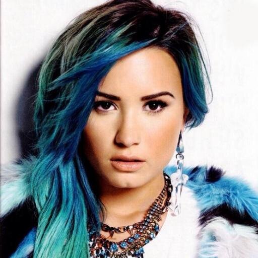 sou simpática e gosto de conviver
a demi é a minha inspiração