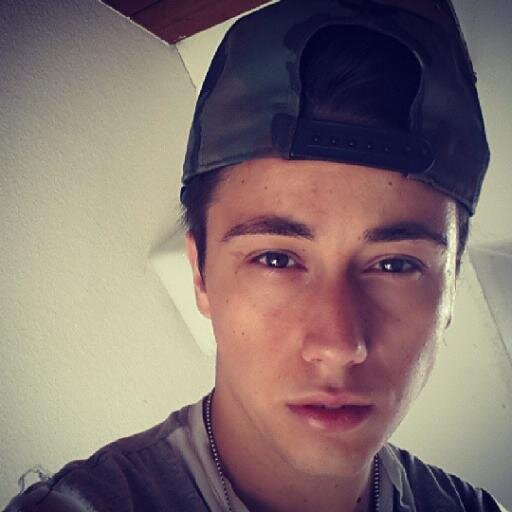 Salve sono Nico anno ⑨② , amo il #Rap #mamma , #TWD , ✗ BM ✗ moralisti ✗ bacchettoni