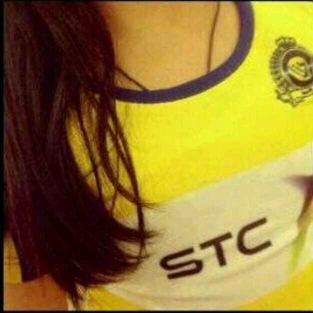 انا فتاة تشجع #النصر واصبح اشد رقياً وجمالاً اذا انتميت لنادي كبير مثل النصر واصبح اكثر فتنة اذا عشقت النصر فتباً لمن يعترض :)