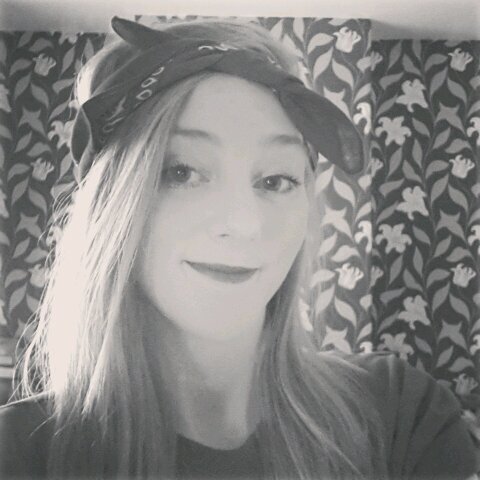 _CHLOE18_'s profile picture. Hey !! Follow me and i'll Follow you!  ♡