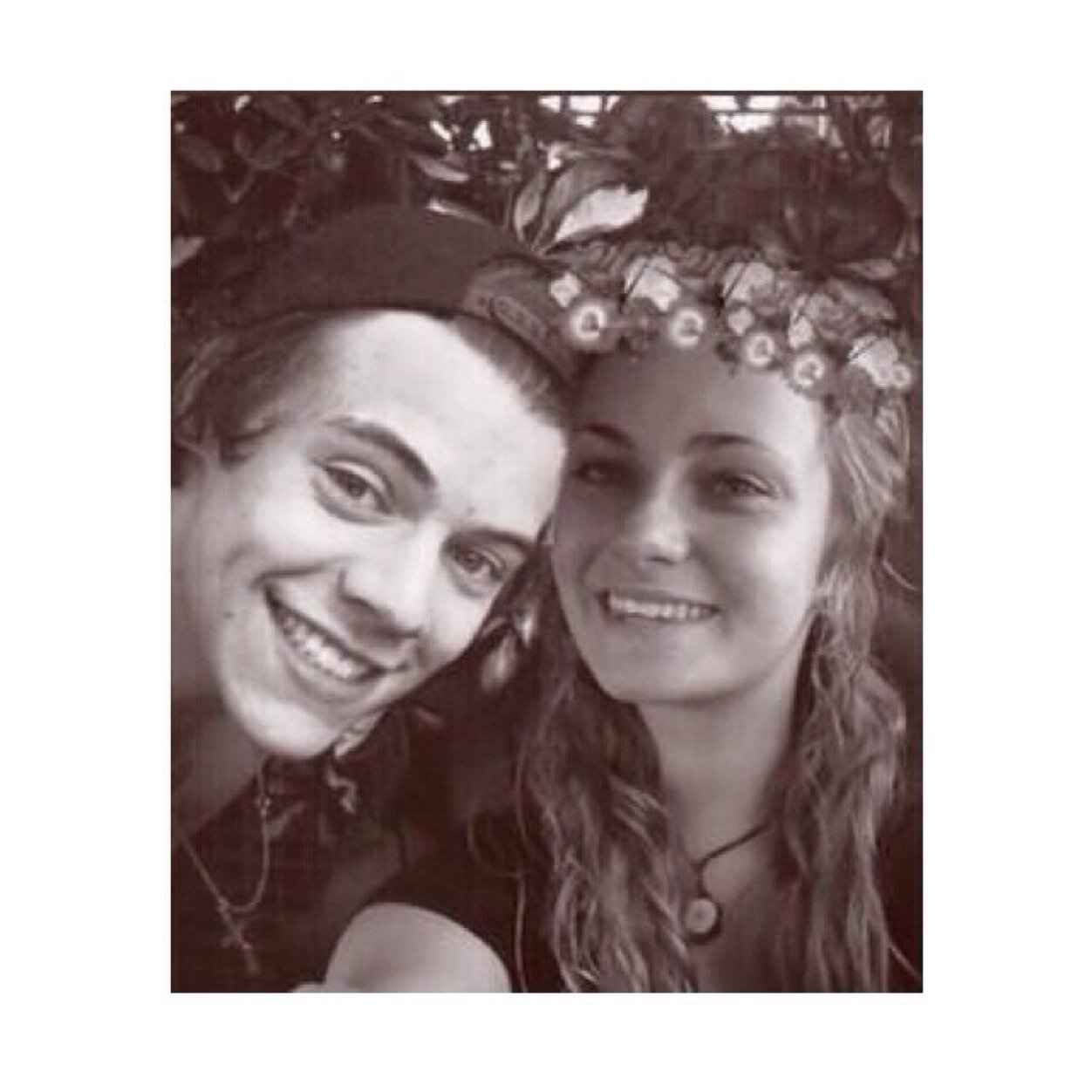 Backup account to @Anythinforhazza follow it bc i gave you a free follow x