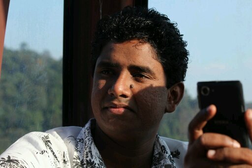 Branch Manager | studied Economics at Colombo University | love cricket n rugby |