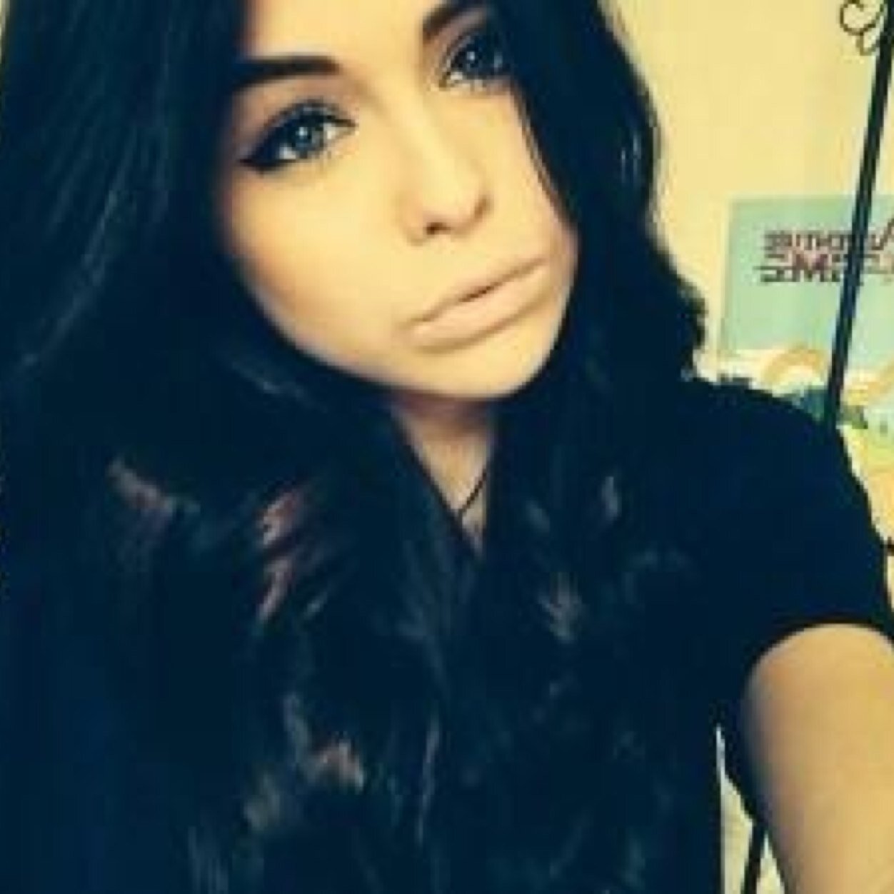 Hey Im Acacia Clark. Im Single And Looking! Dont waste yout time reading this.