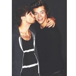 FOLLOW @isawlarry bc SHE GAVE YOU A FOLLOW AND SHE IS TRYING TO REACH HER GOAL THANKS ASK FOR FOLLOWBACK