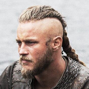 Guerrero y explorador vikingo. Casado con Lagertha y feliz padre de Björn y Gyda. Hermano de Rollo Lothbrok. I want to sail to the West