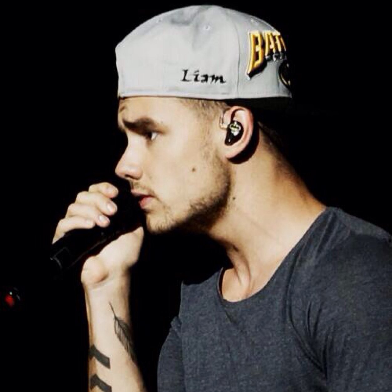 Hello beautiful! Plz follow @cuddly_payne_ and ask for a follow back