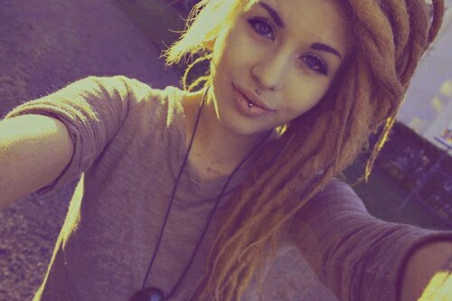 DrEaDs GiRlS AnD MoNeY